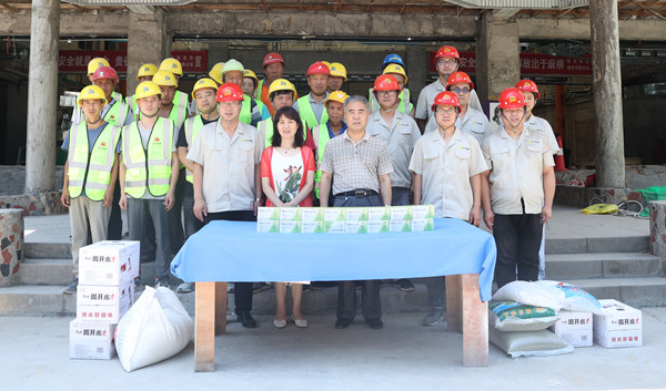 心系一線送關(guān)懷 夏送清涼戰(zhàn)高溫——公司工會積極開展夏季送清涼活動