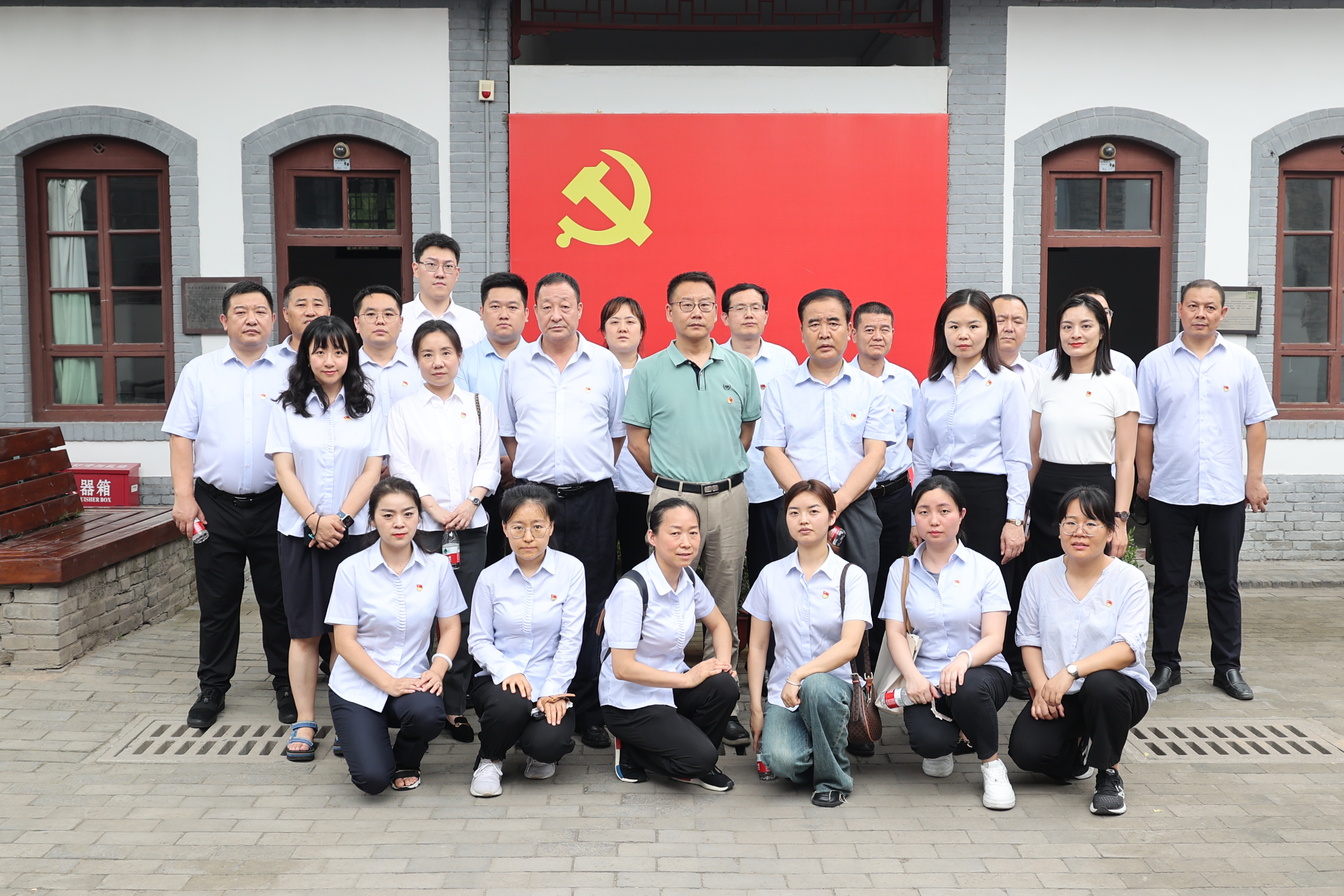 公司黨委組織開展“學(xué)黨章、悟思想、強(qiáng)黨性、  善作為”主題黨日活動