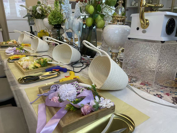 以匠心定格家的溫暖，用陪伴傳遞生活浪漫  ——有色·鉑金城開展銷售暖場活動